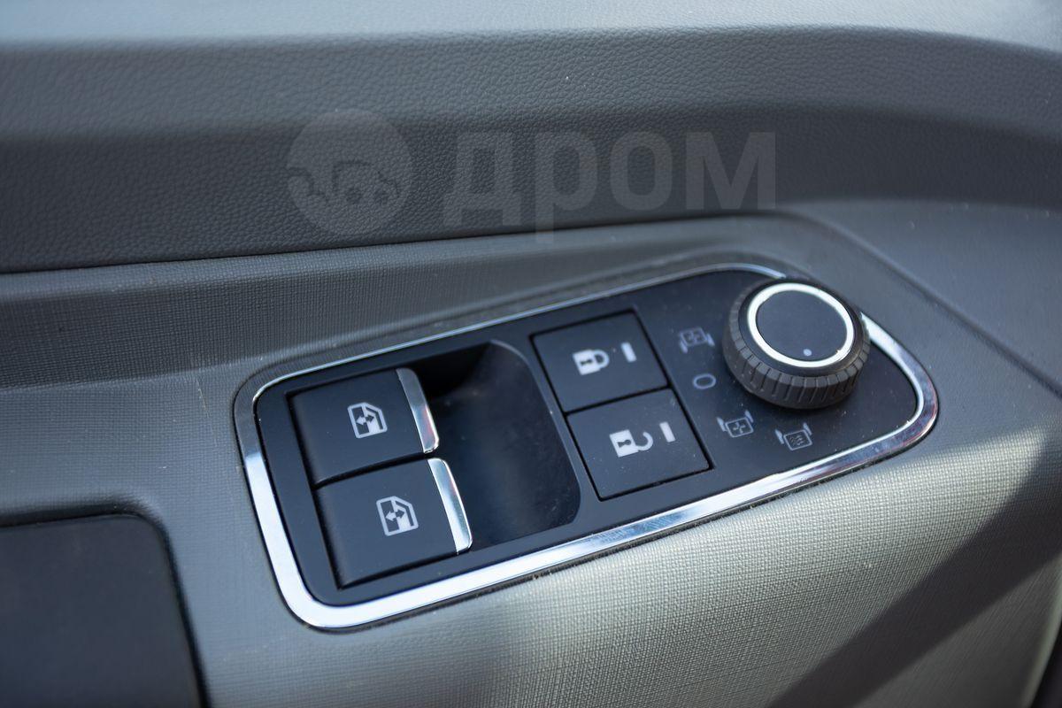 Седельный тягач с КМУ Shacman SX42584V385 в Благовещенске