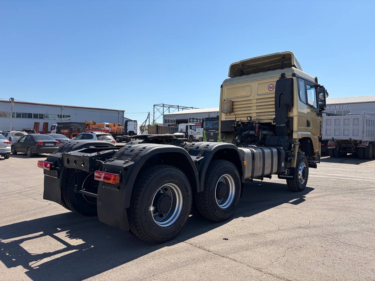 Седельный тягач Shacman X3000 SX42586V385 6x6 в Благовещенске