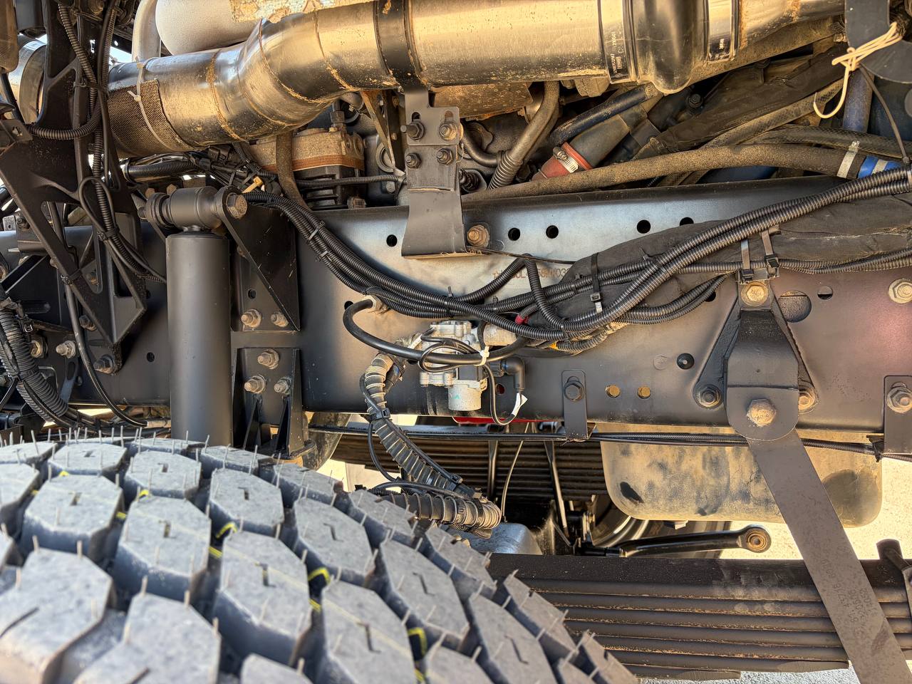 Седельный тягач Shacman X3000 SX42586V385 6x6 в Благовещенске