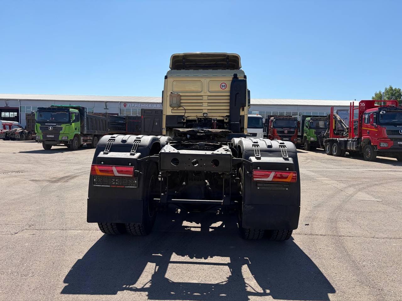 Седельный тягач Shacman X3000 SX42586V385 6x6 в Благовещенске