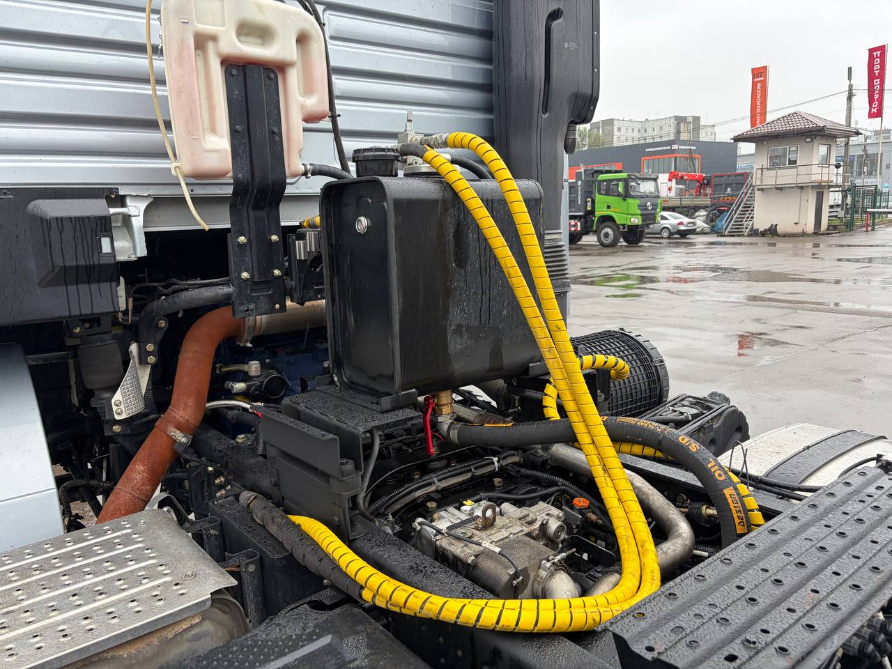 Седельный тягач Shacman X3000 SX42586V385 (Серый) 2024г. 6x6 в Благовещенске